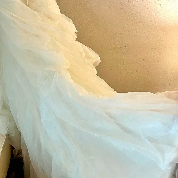 Allure Wedding Dress - Picture 5 of 6